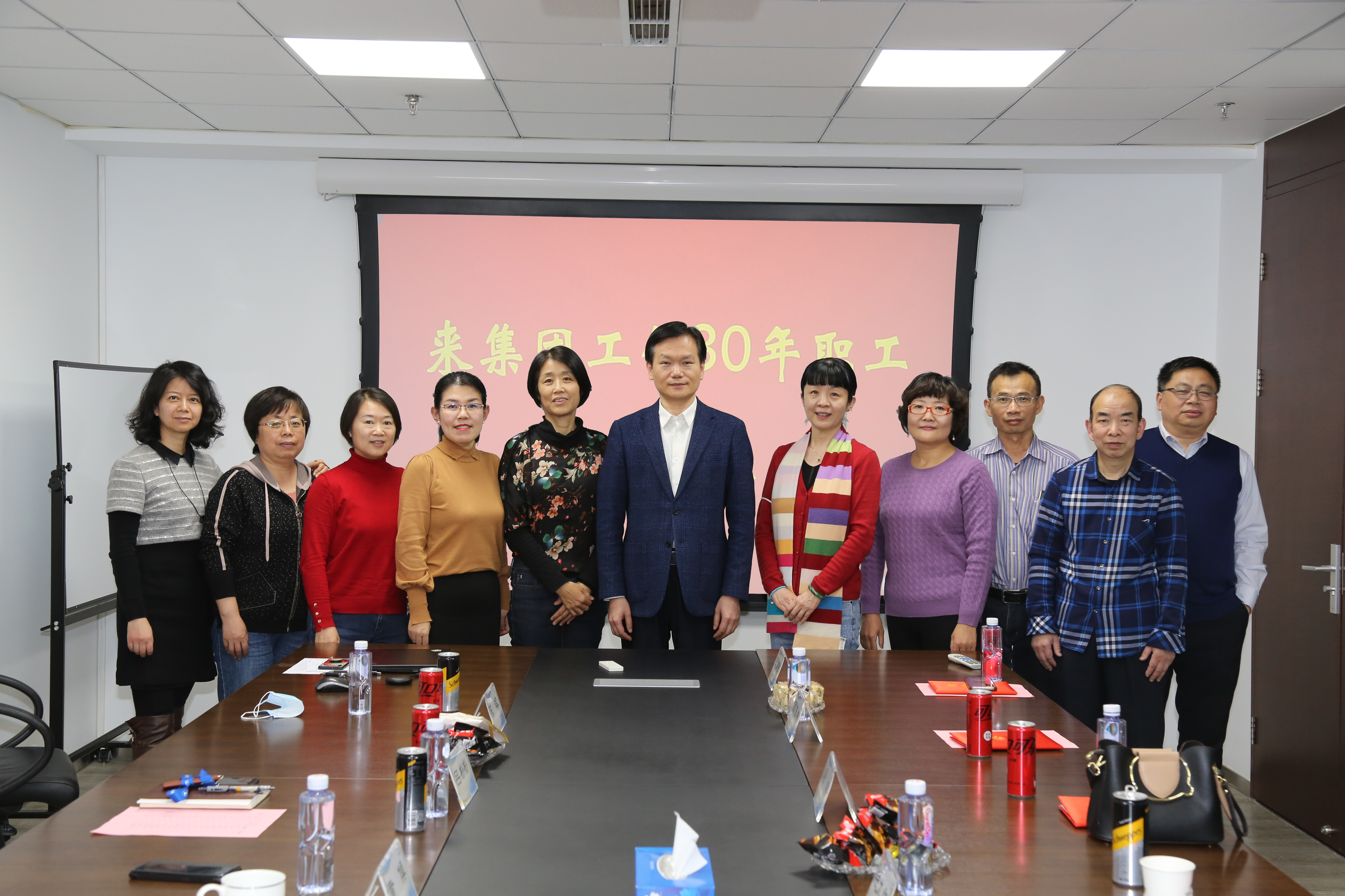 江南官方网页版集团召开来集团工作30年职工座谈会