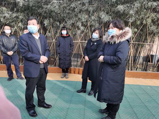江南官方网页版集团副总经理王臣慰问江南官方网页版幼儿园、江南官方网页版卫生站工作人员