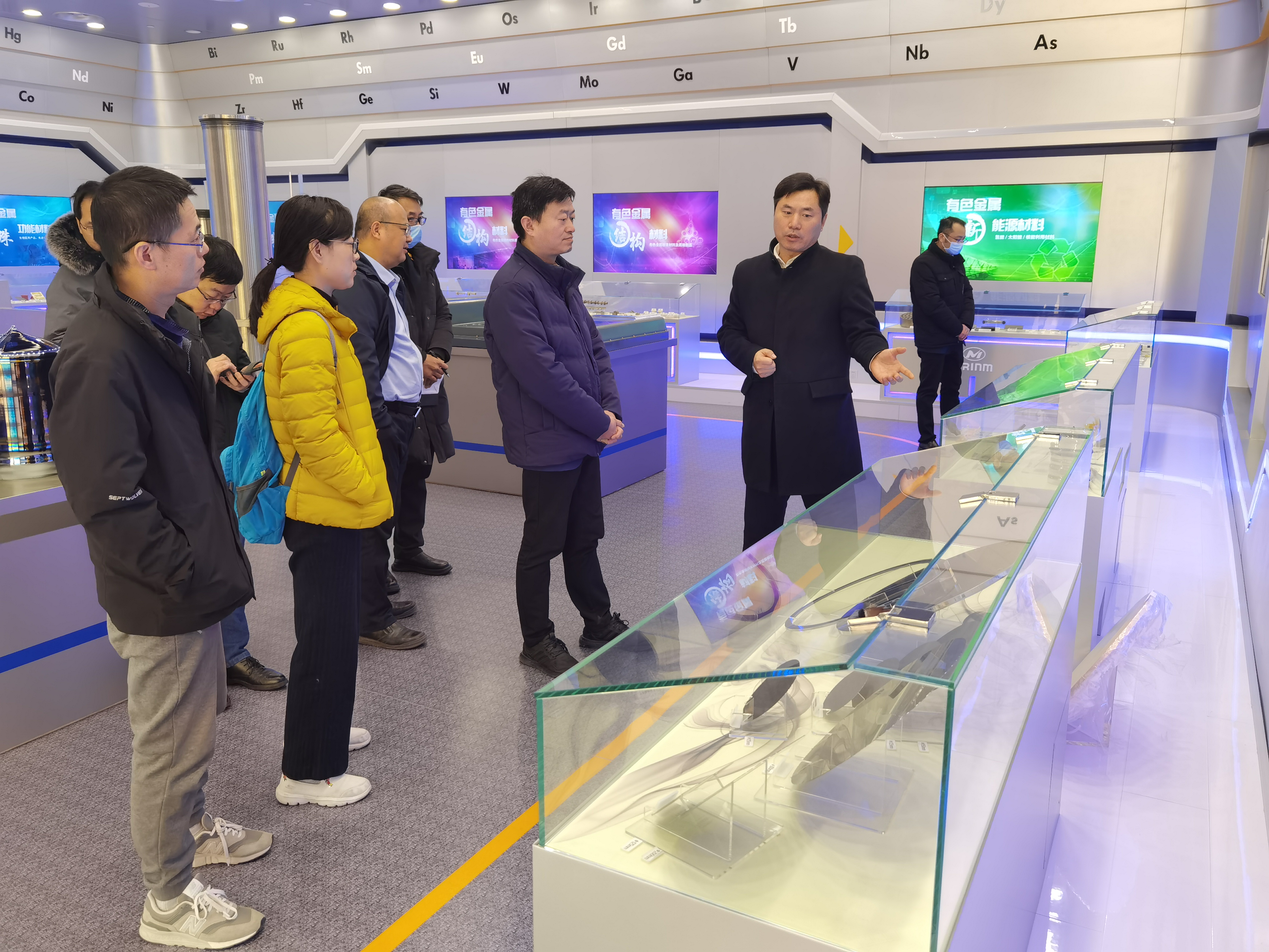 北京市经济和信息化局党组成员、副局长彭雪海一行到江南官方网页版集团怀柔科创园调研交流