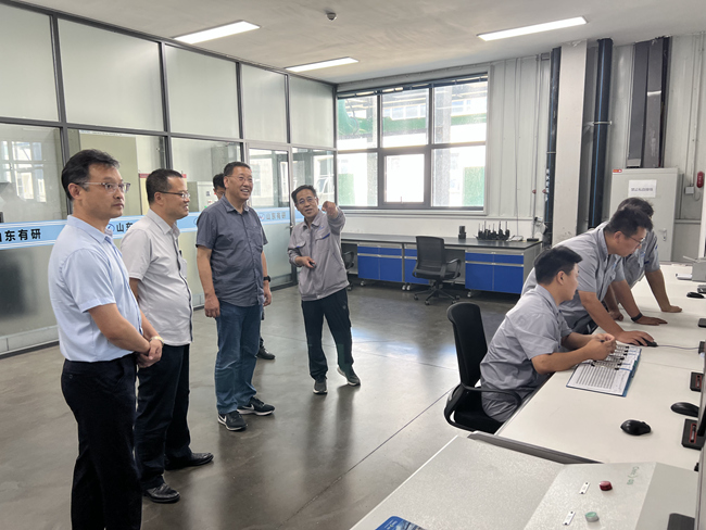 江南官方网页版集团总经理、党委副书记熊柏青到山东江南官方网页版国晶辉调研乐陵基地建设运营情况