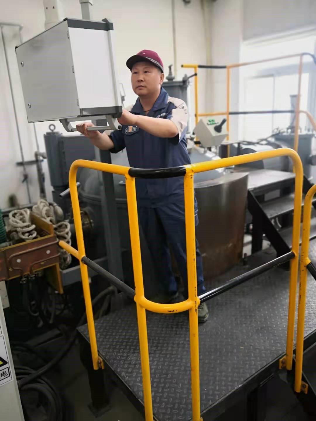 江南(中国)江南官方网页版技能人才队伍建设喜报频传！江南官方网页版稀土张艳岭入选第二批中央企业“大国工匠”培养支持计划 江南官方网页版硅鲁强获“全国技术能手”称号
