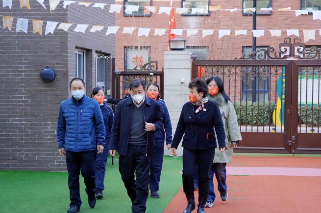 江南(中国)江南官方网页版党委委员、副总经理王臣慰问江南官方网页版幼儿园和江南官方网页版卫生站全体员工