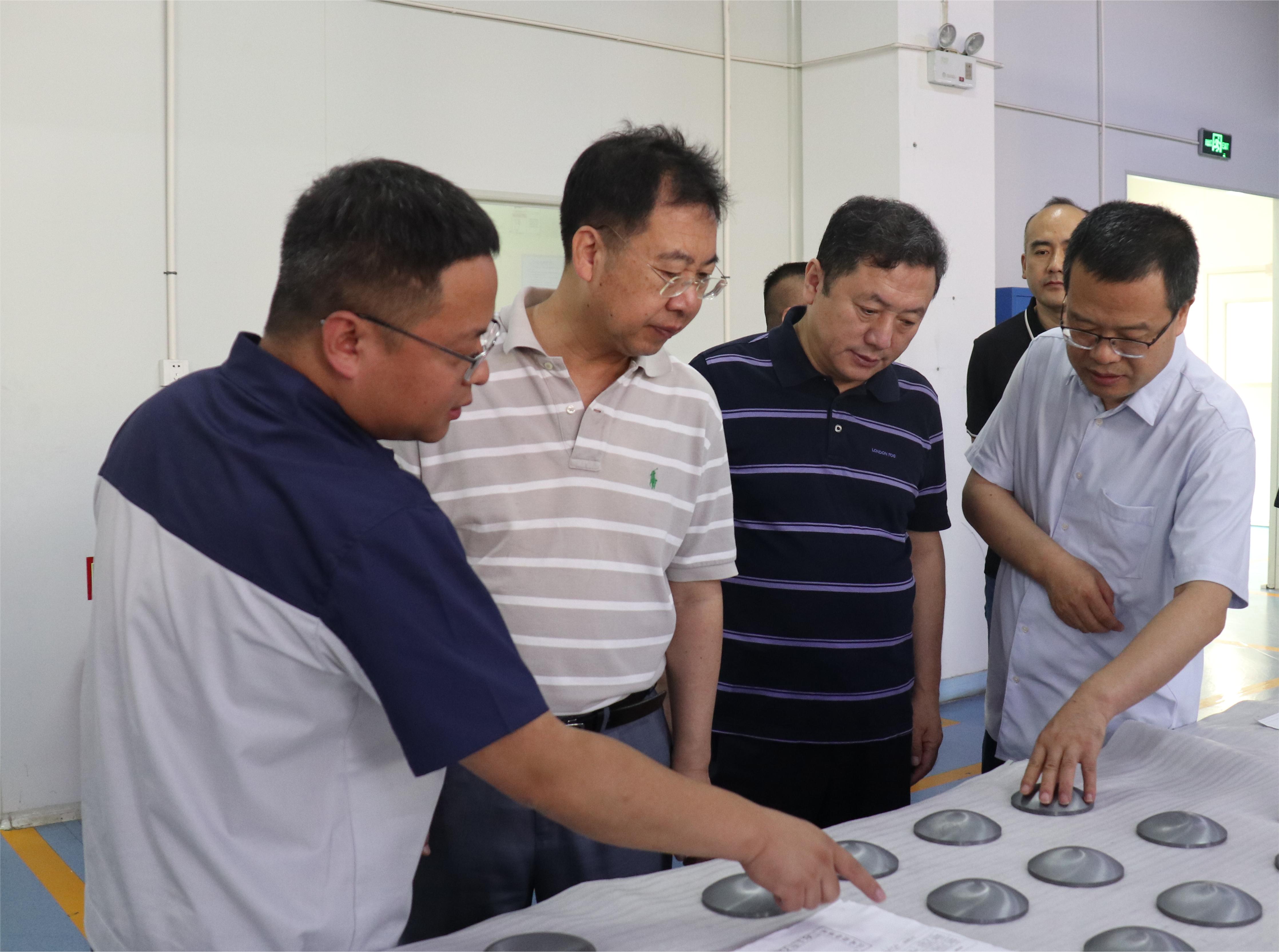 江南(中国)江南官方网页版党委书记、董事长赵晓晨一行到江南官方网页版国晶辉调研