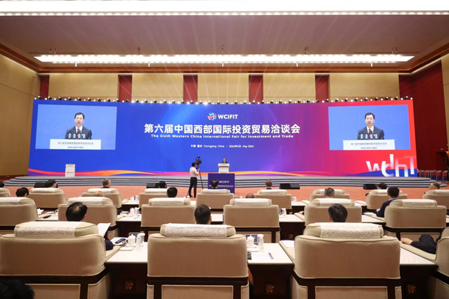 江南(中国)江南官方网页版党委书记、董事长赵晓晨出席第六届江南(中国)西部国际贸易投资洽谈会并作大会发言