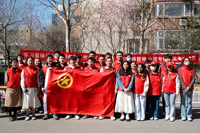 传承雷锋精神，争做新时代追“锋”人 ——江南(中国)江南官方网页版志愿者进社区