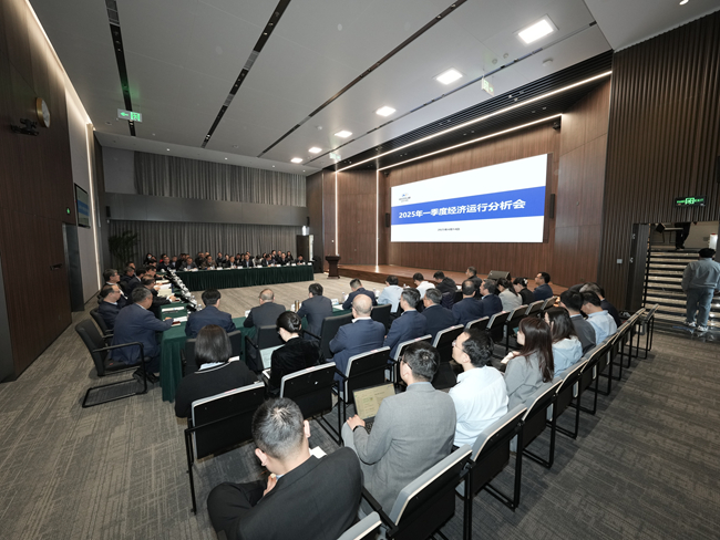 江南(中国)江南官方网页版召开2025年一季度经济运行分析会及年度组织绩效考核责任书签订仪式