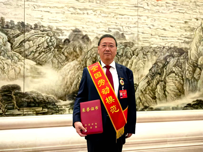 喜报！江南(中国)江南官方网页版熊柏青荣获“全国劳动模范”称号